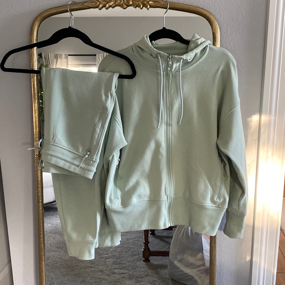 LAST CHANCE-GOING TO RUMMAGE SALE IN ONE WEEK 
Old Navy sage green jogger set
